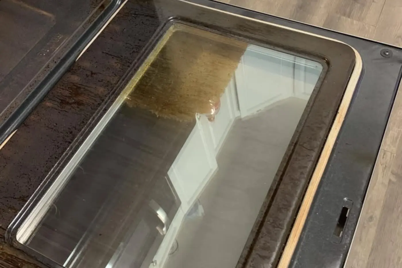 Why DIY Oven Cleaning Can Damage Your Appliance (And Why Professional Cleaning Is the Smarter Choice)