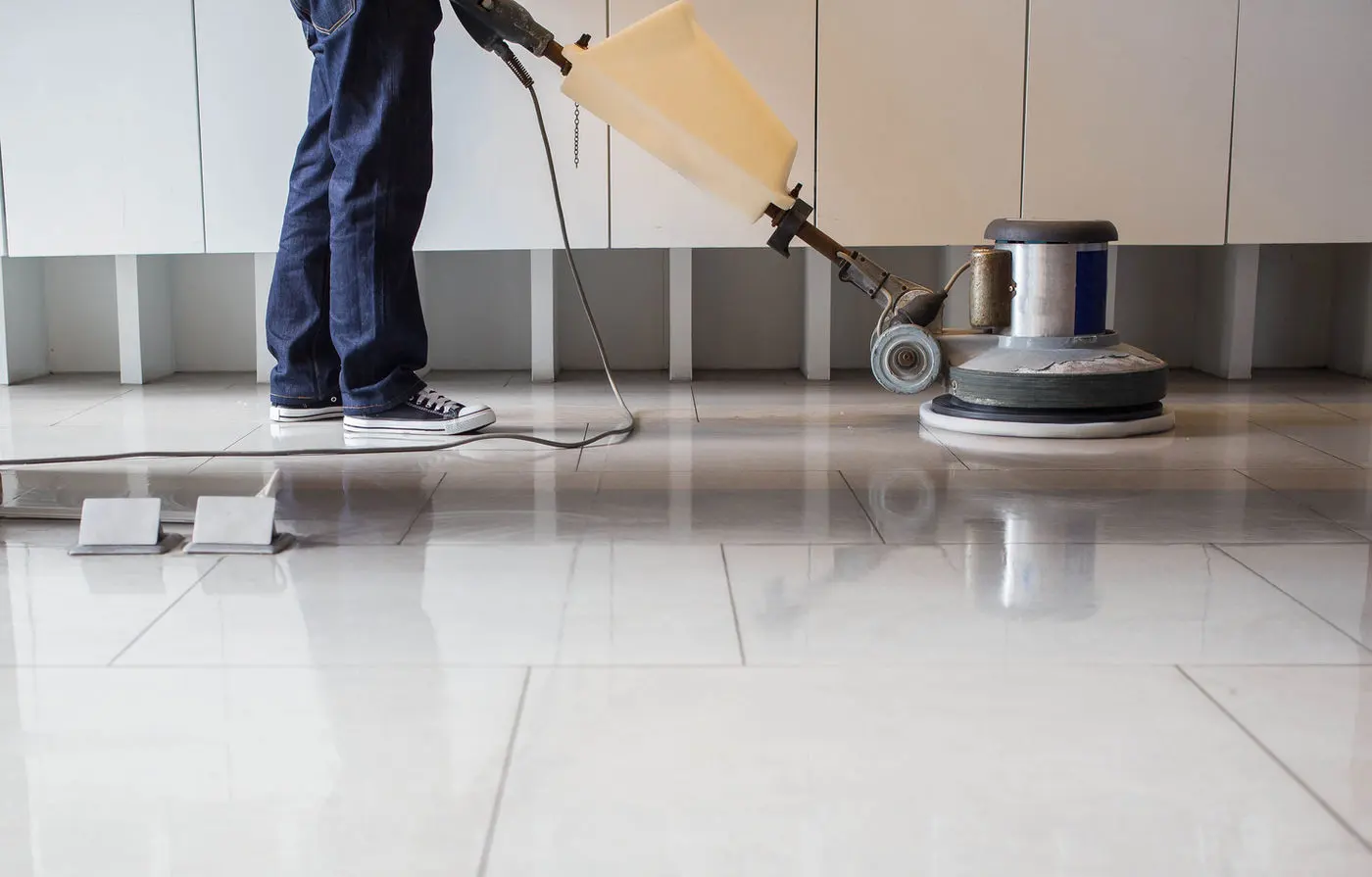 10 Signs Your Office Needs a Professional Cleaning Service